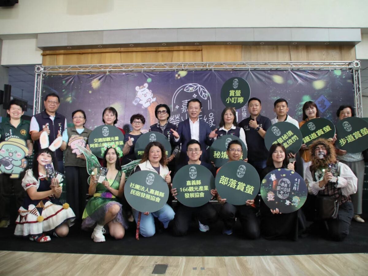 嘉縣螢火蟲季　文觀局推生態教育的注音版導覽摺頁
