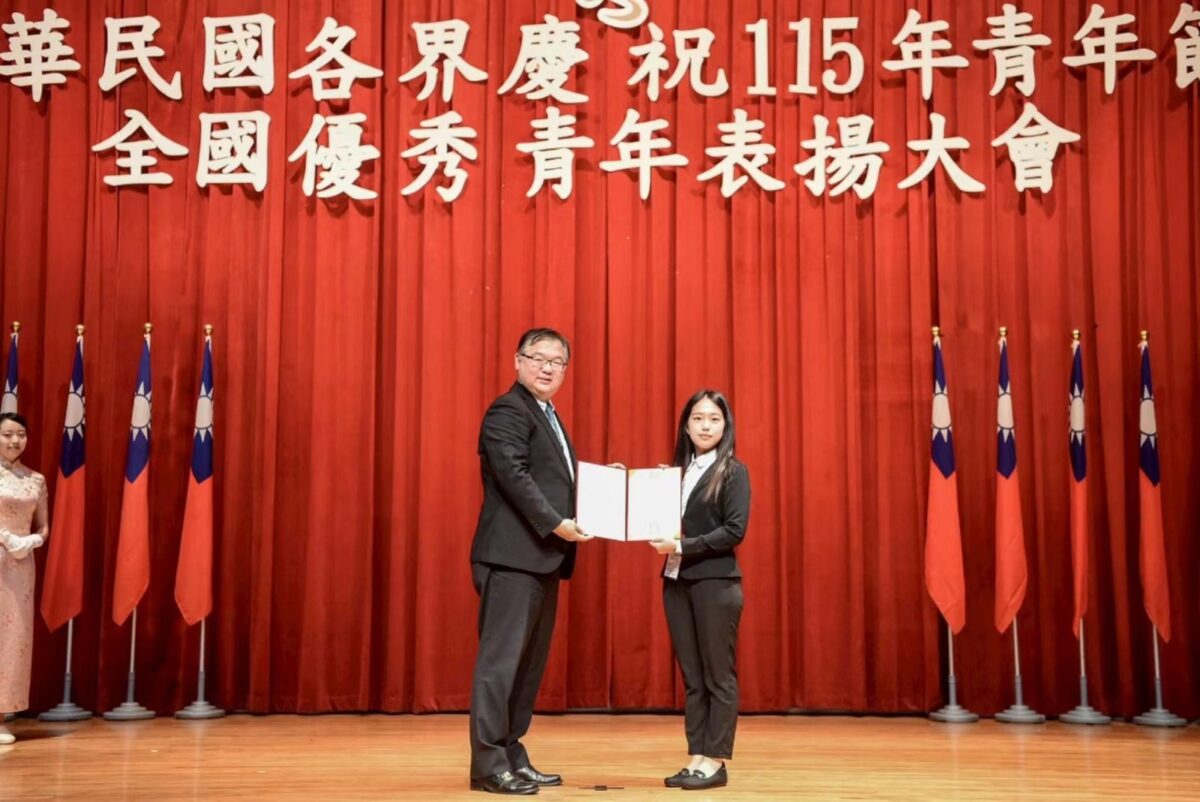 南華大學學子實踐三好精神　傳播學系顏毓嬌 李明菖分獲全國及縣市優秀青年殊榮