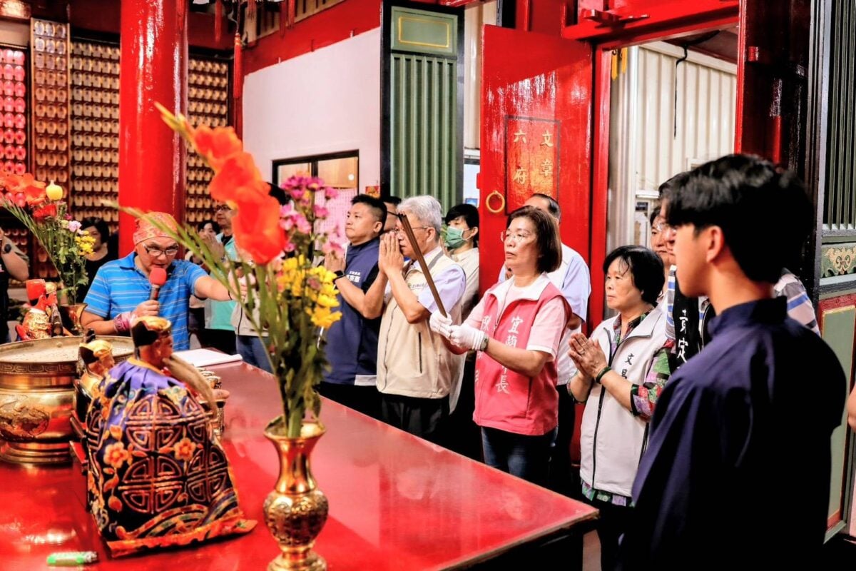 文昌護佑祈福　宜蘭市長陳美玲祝禱考生金榜題名