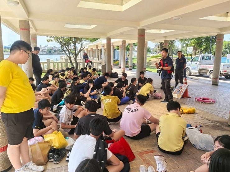 金門五所國中九年級莒光湖挑戰獨木舟　結合水域安全宣導築起安全防護網