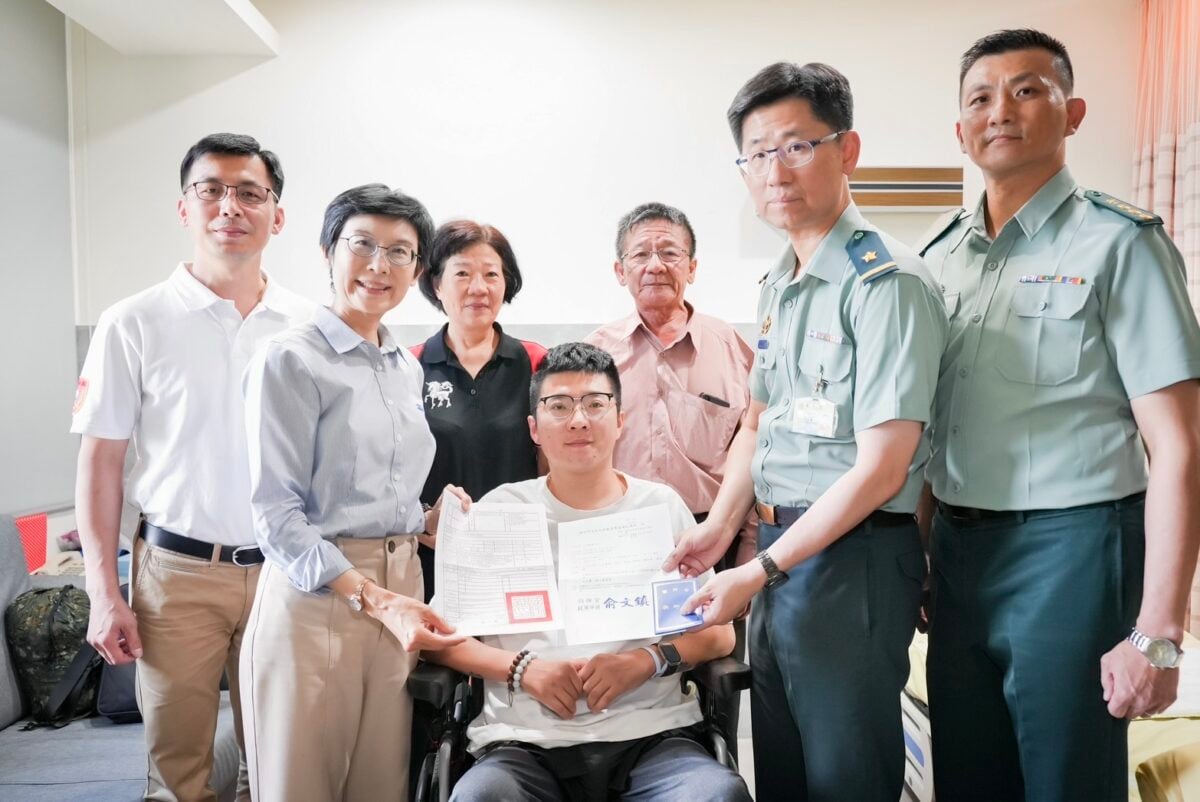 不讓英雄孤軍奮戰！林岱樺爭取幹細胞治療與撫卹資源　助官兵重燃希望