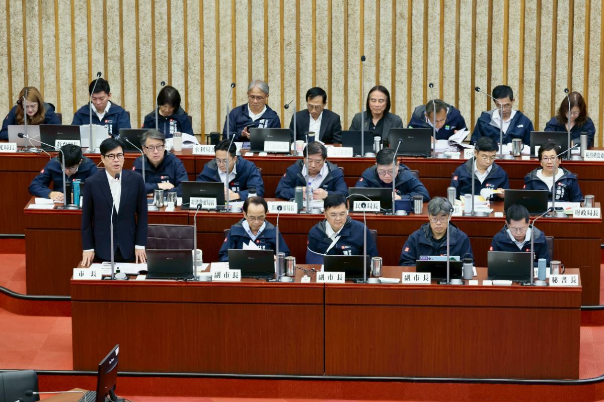 敬老卡福利再擴大！陳其邁：導入AI智慧醫療　提升長輩生活品質