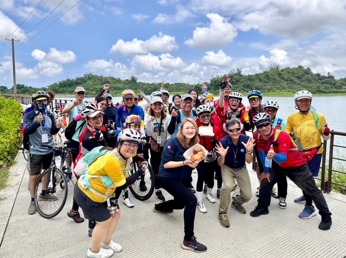 百人單車騎進觀音湖秘境！賞濕地、逛老寺、嗑烤雞　高雄乘風而騎首站超療癒