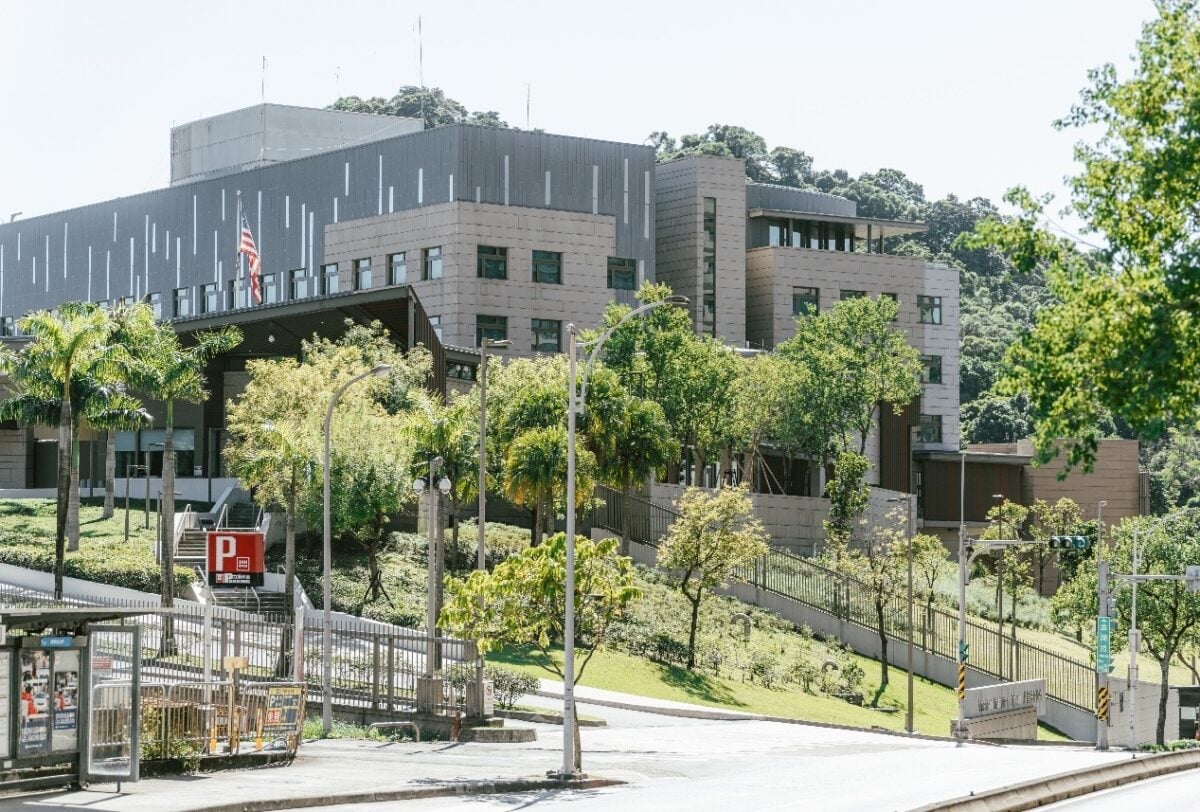 與中共周旋只怕一廂情願！國民黨應汲取香港教訓／楊雨亭
