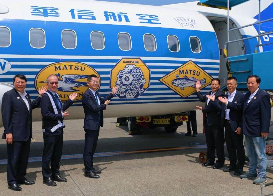 華信航空高雄-馬祖增班首航　「馬祖時光機」彩繪機亮相　復古文青風流行登場