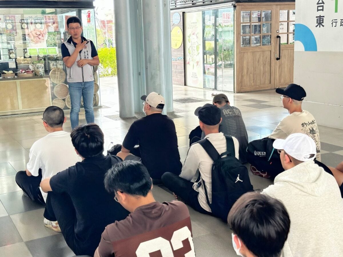 臺東陸軍役男入營報到歡送　軍人服務站叮嚀祝福