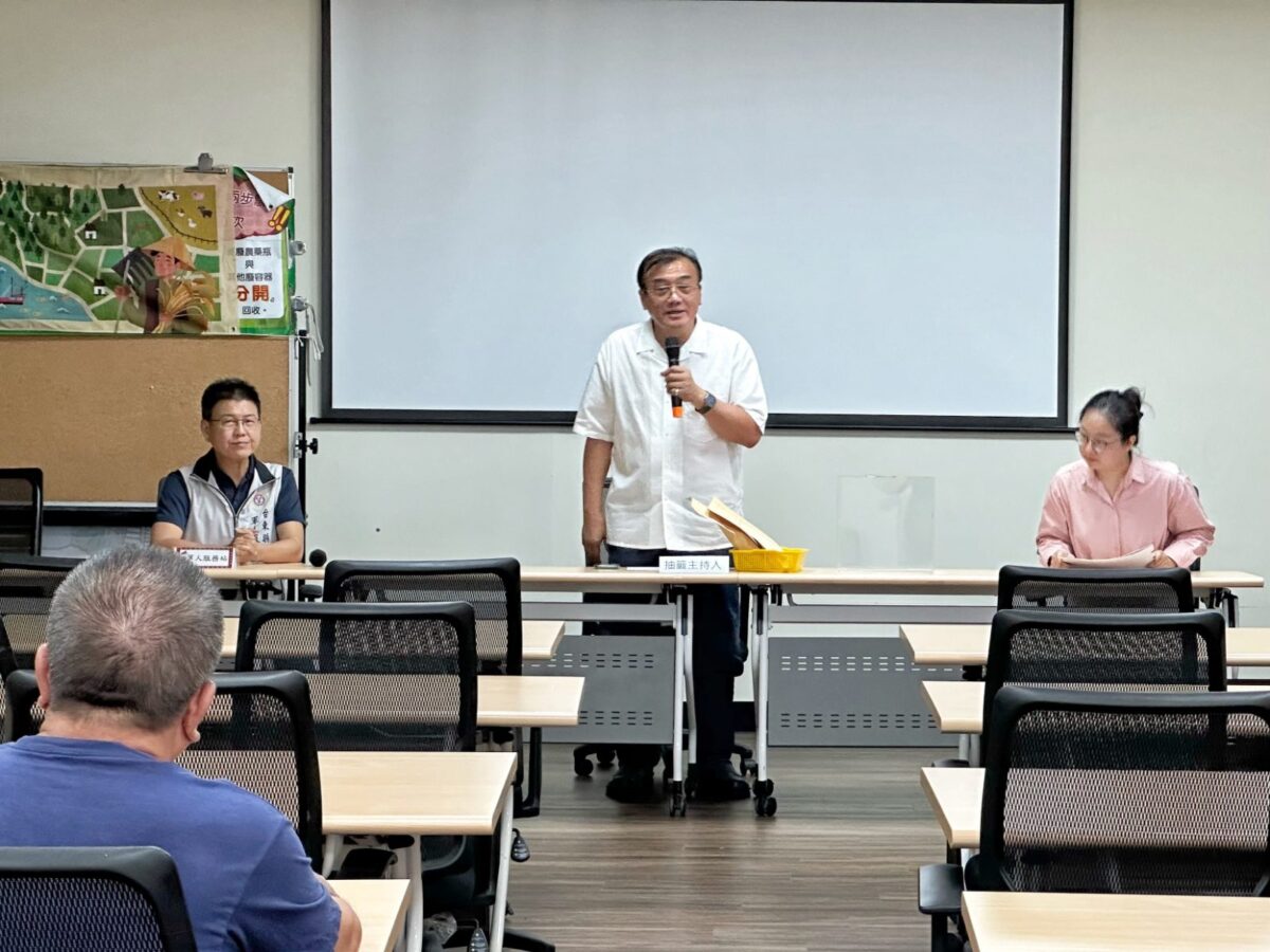 ▲台東縣東河鄉公所辦理役男兵種抽籤作業。