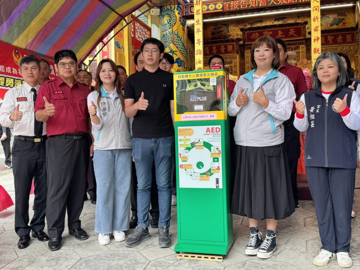 竹市明湖里與天坡府媽祖廟暨義消聯手慶母親節　獲贈AED打造「安心明湖」