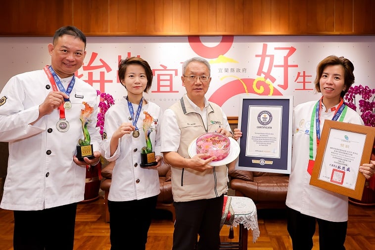 榮獲世界烘焙甜品大獎　林茂盛代理縣長接見表揚宜蘭縣民劉建成等二人