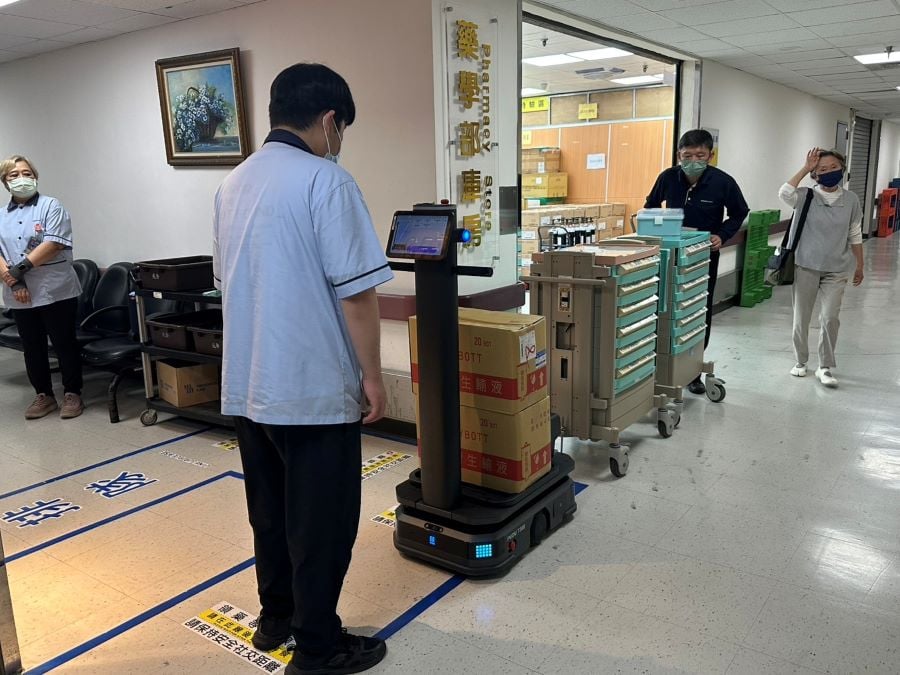 智慧醫療物流　高榮導入PUDO T300機器人　實現重型物資自動化運送