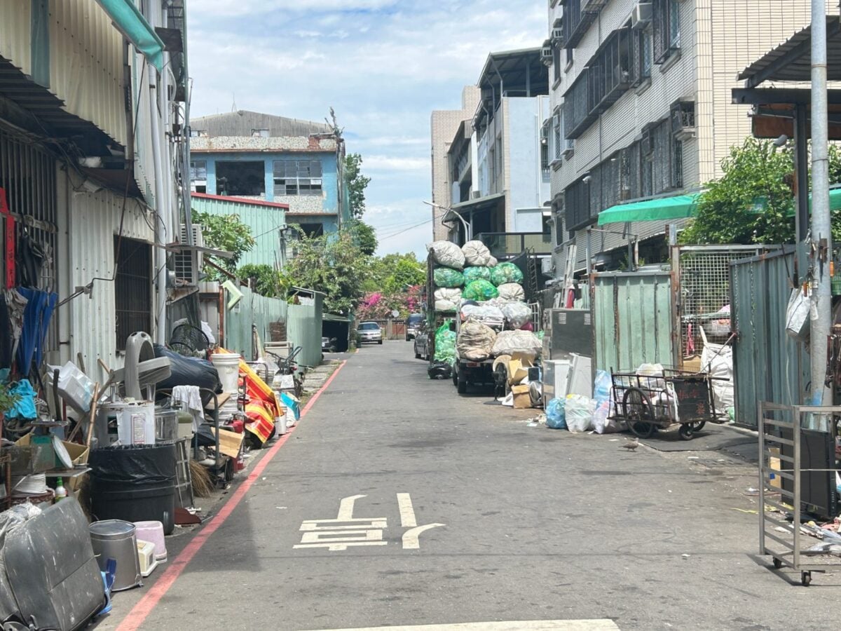 前鎮區資收場長期髒亂孳生病媒蚊　衛生局令限期改善並籲地主土銀善盡管理責任