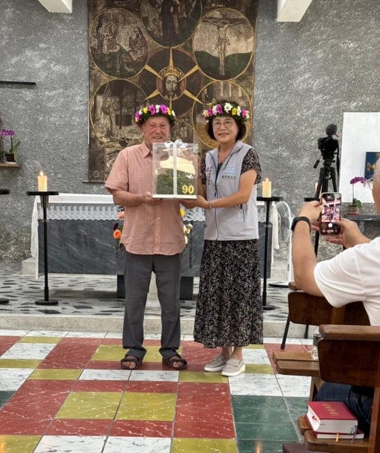 愛與祝福綿延永恆！歐思定修士90大壽溫馨慶生　台東縣府贈蛋糕