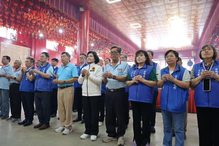 張麗善參拜土庫六房媽紅壇　祈求雲林人之夜暨萬人孝親洗腳活動順利圓滿