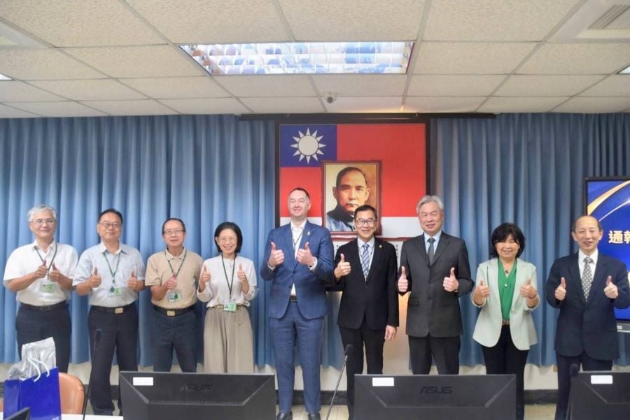 高雄關查緝輸美違規轉運成效亮眼　關務署表揚績優關員
