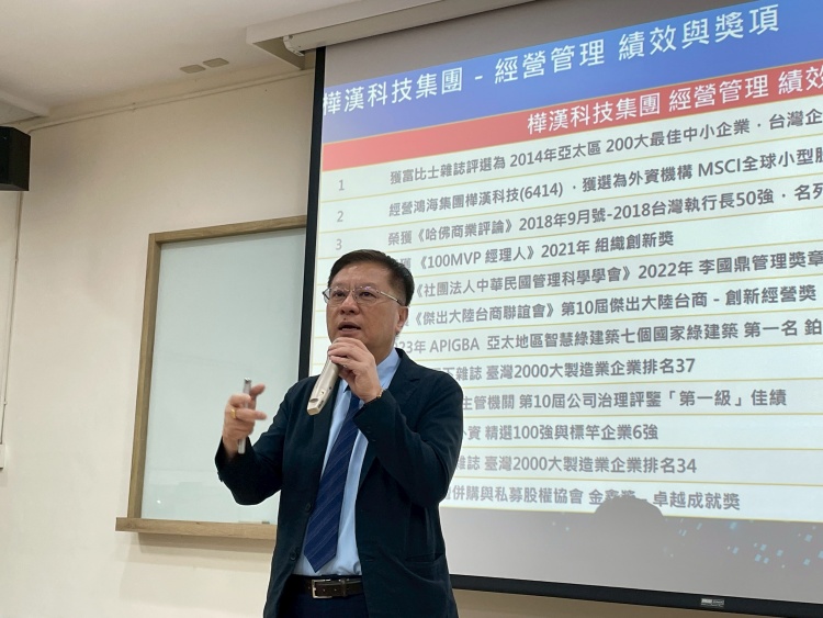 ▲樺漢科技董事長朱複銓期許大安高工的菁英加入專班後能成為校園與企業楷模，帶動更多學生勇敢挑戰走在時代最前線的學習道路。