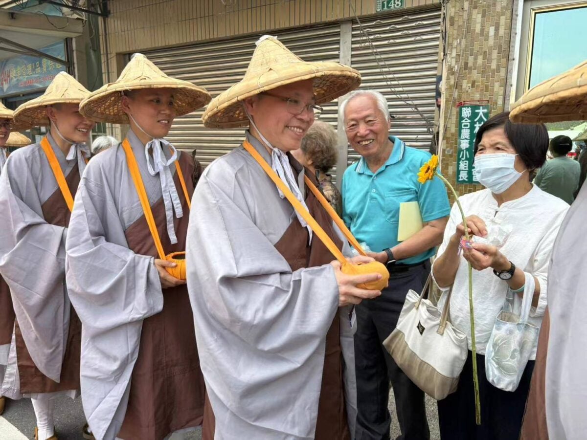 佛光山開山60週年　舉辦「2026傳授國際萬佛三壇大戒」系列活動並在嘉義地區展開行腳托缽修持