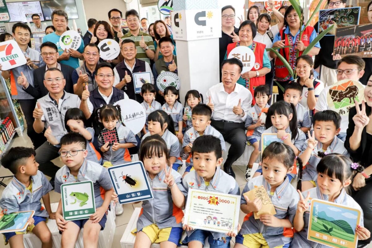 翁章梁與學童共讀繪本　邀民眾走入嘉縣休閒農業區