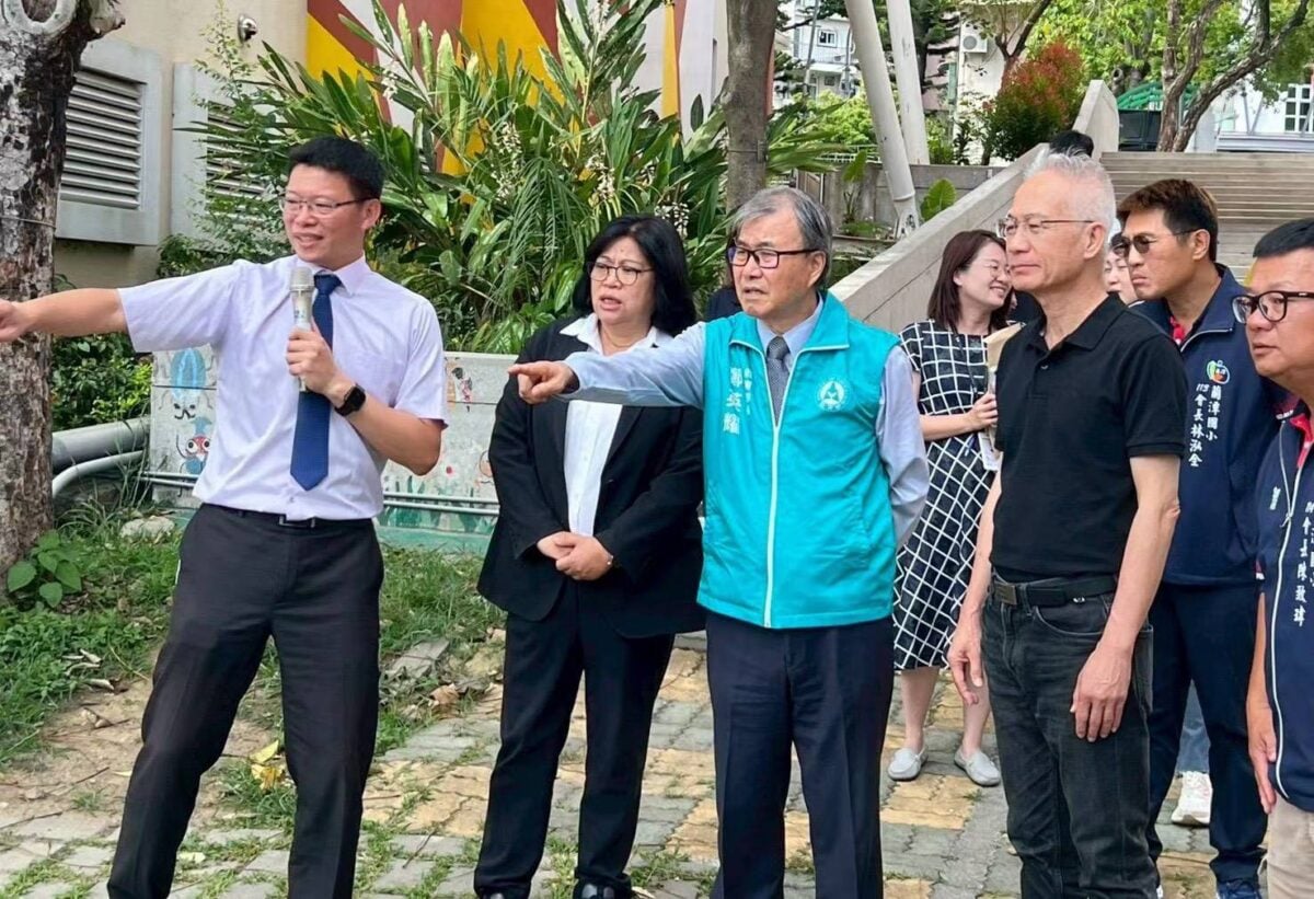 教育部長鄭英耀訪視嘉市校園　王美惠協助學校爭取改善經費
