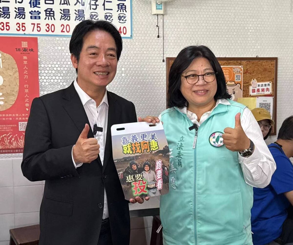王美惠帶路嘉義早餐　總統驚喜送特制機車擋泥板