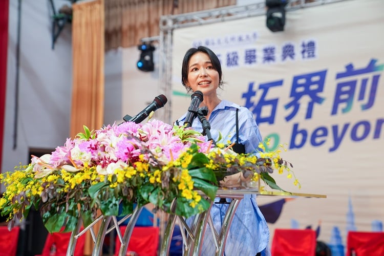 虎科大115級畢典邀金鐘主持人陳明珠開講　勉畢業生先勇敢再完美