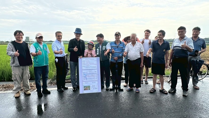 劉建國偕農水署雲林處長豪雨現勘二崙鄉農水路　強力要求清疏爭取改善經費