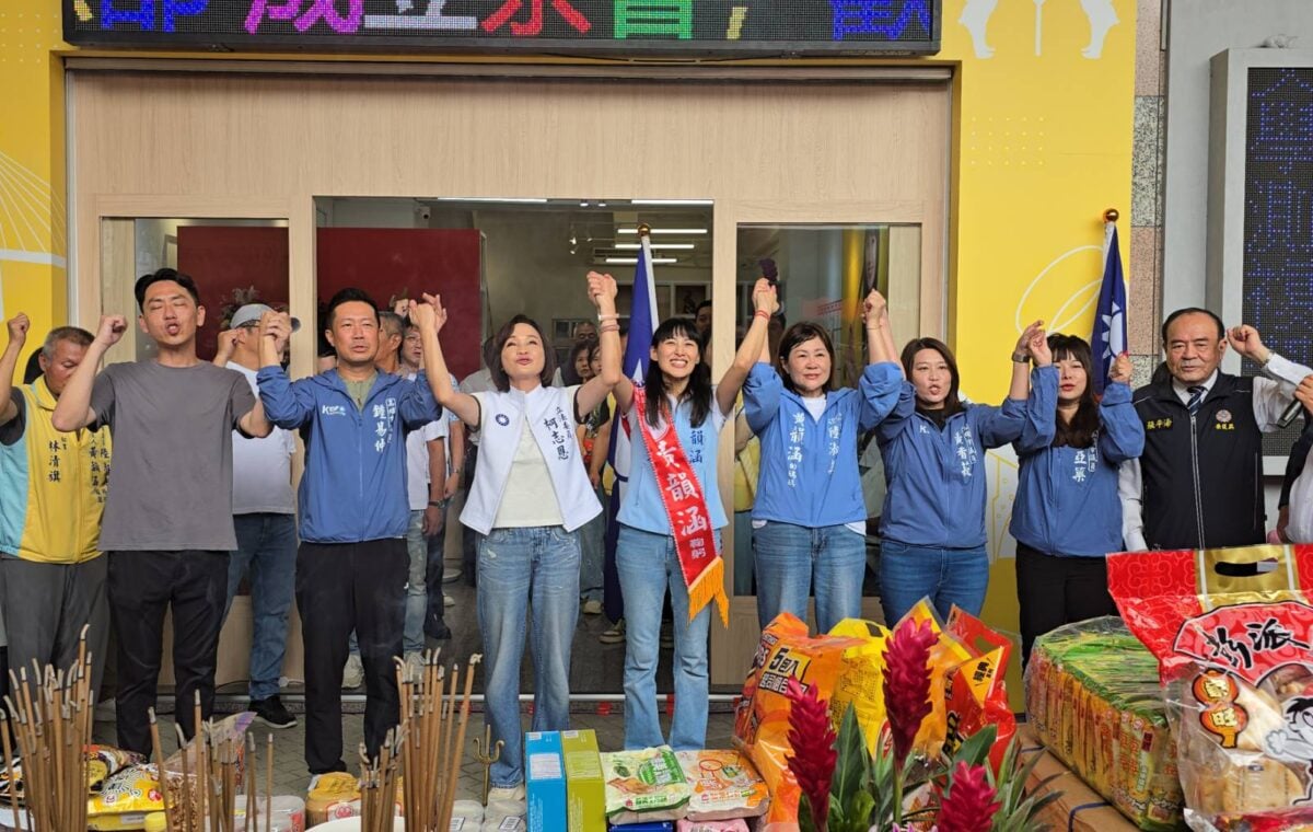 披戰袍出征！黃韻涵成立競選總部　接棒陸淑美40年在地深耕力拚北高雄新世代