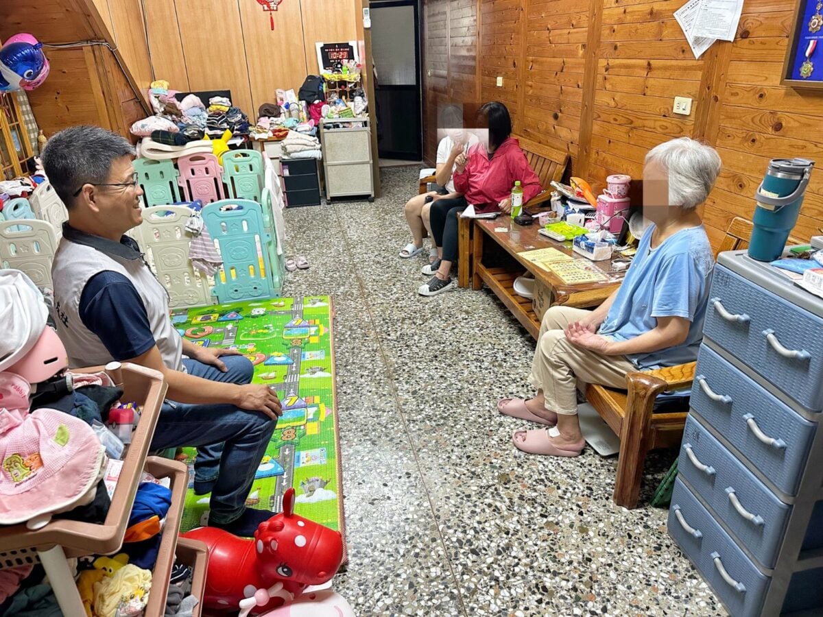 台東軍人服務站探視術後療養眷屬　祝褔早日康復