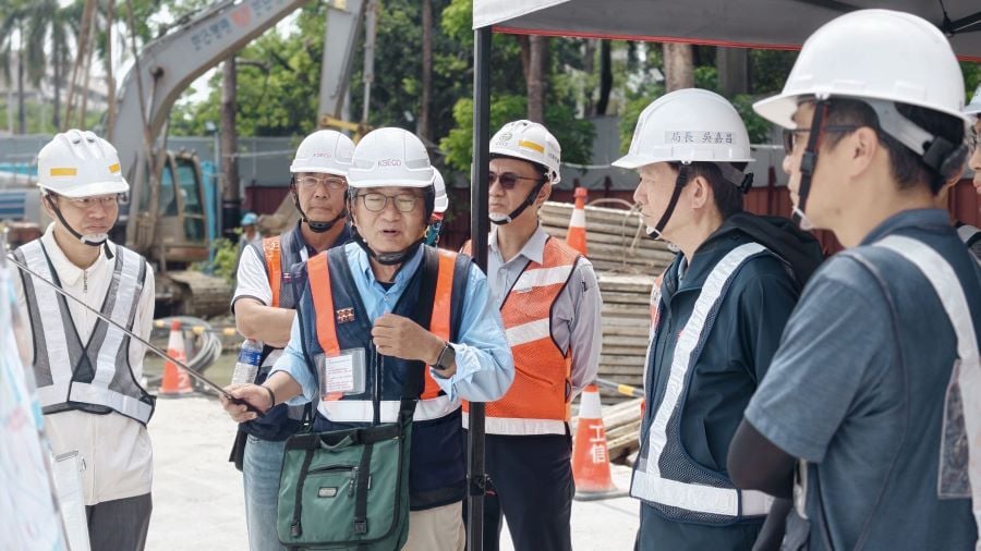 ▲局長視察捷運工地防汛整備。