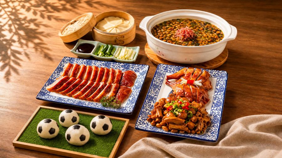 ▲高雄翰品酒店推出世足應援活動,點用港都茶樓一鴨三吃料理,即贈送造型吸睛的足球造型流沙包4顆。
