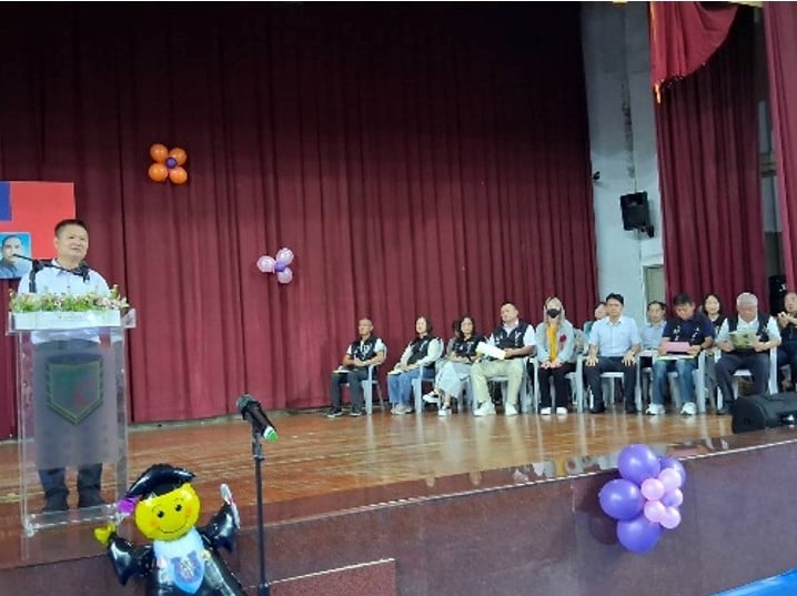 ▲土庫國中校長陳健隆於典禮勉勵畢業生。(記者劉峻文攝)