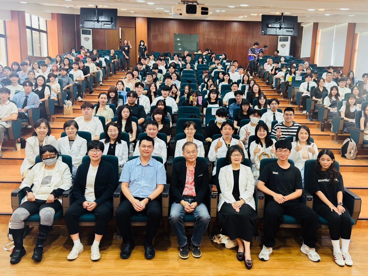 高齡長照需求夯　輔英科大物治系授袍培育專業與溫度兼具人才