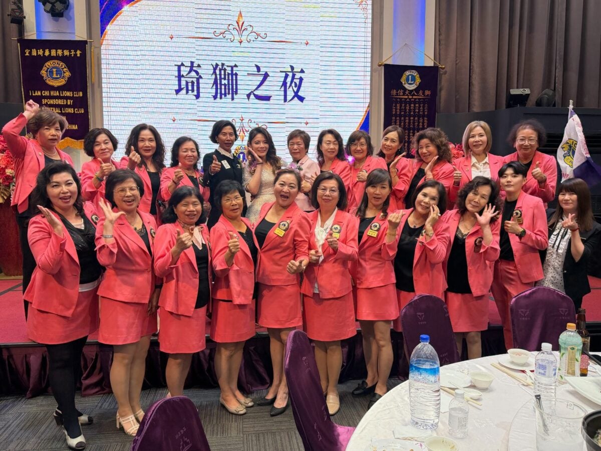 ▲琦華女獅姐粉紅兵團亮相合影。