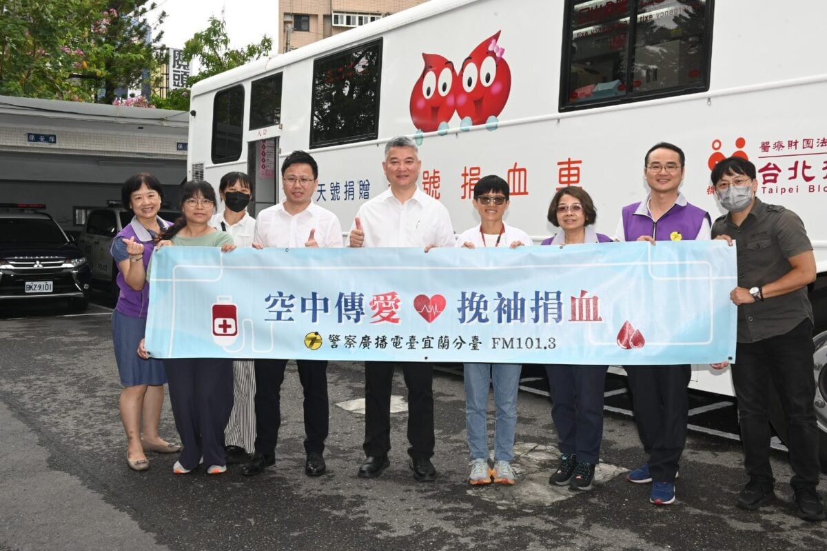 ▲ 宜蘭縣警局在行政大樓廣場舉辦愛心捐血活動。