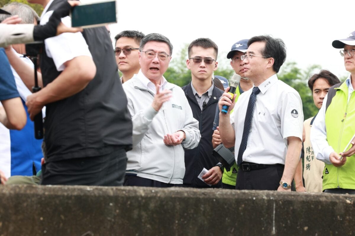 行政院長卓榮泰視察「外轆排水治理工程」　副縣長王瑞德盼中央維持負擔比例