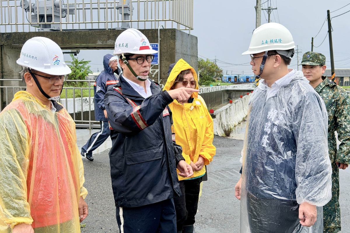 豪雨狂炸高雄！陳其邁率隊奔波勘災　防汛工程全面備戰
