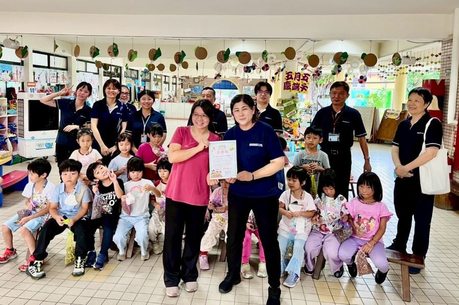威合(威務)公司端午節懷幼送香包活動