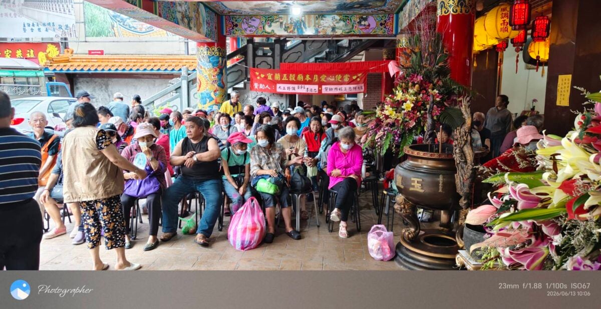 宜蘭五穀廟發放愛心便當　端節加碼送應景肉粽過節