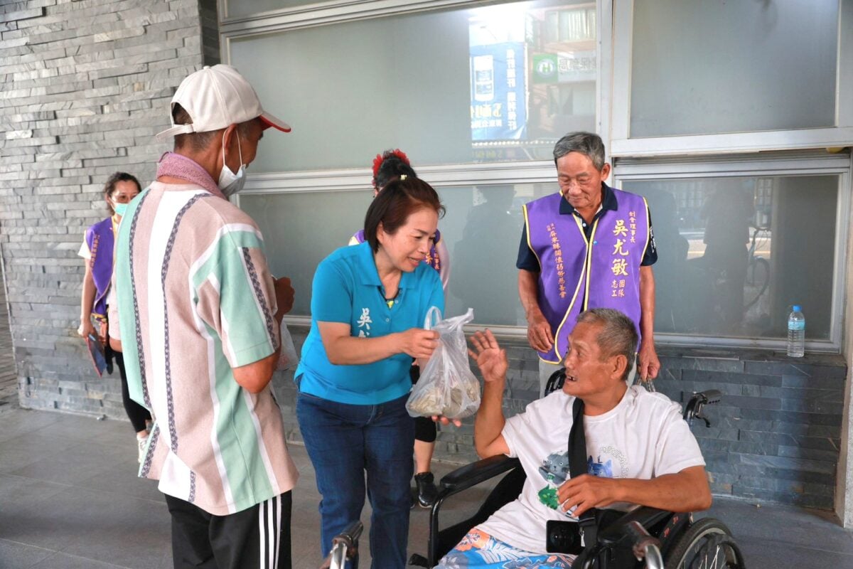 默默行善逾十年　吳尤敏累計助逾1,200戶弱勢家庭