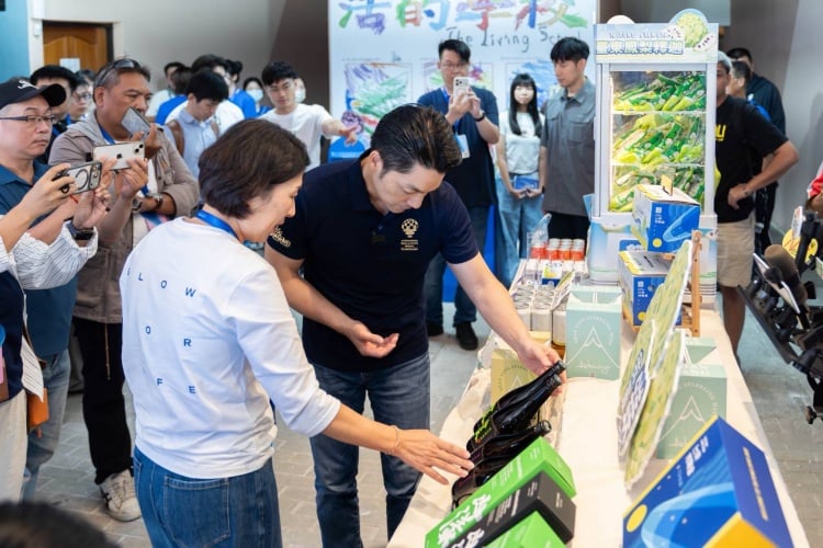 饒慶鈴邀蔣萬安走訪台東博覽會　搭熱氣球、賞光雕、感受慢生活魅力