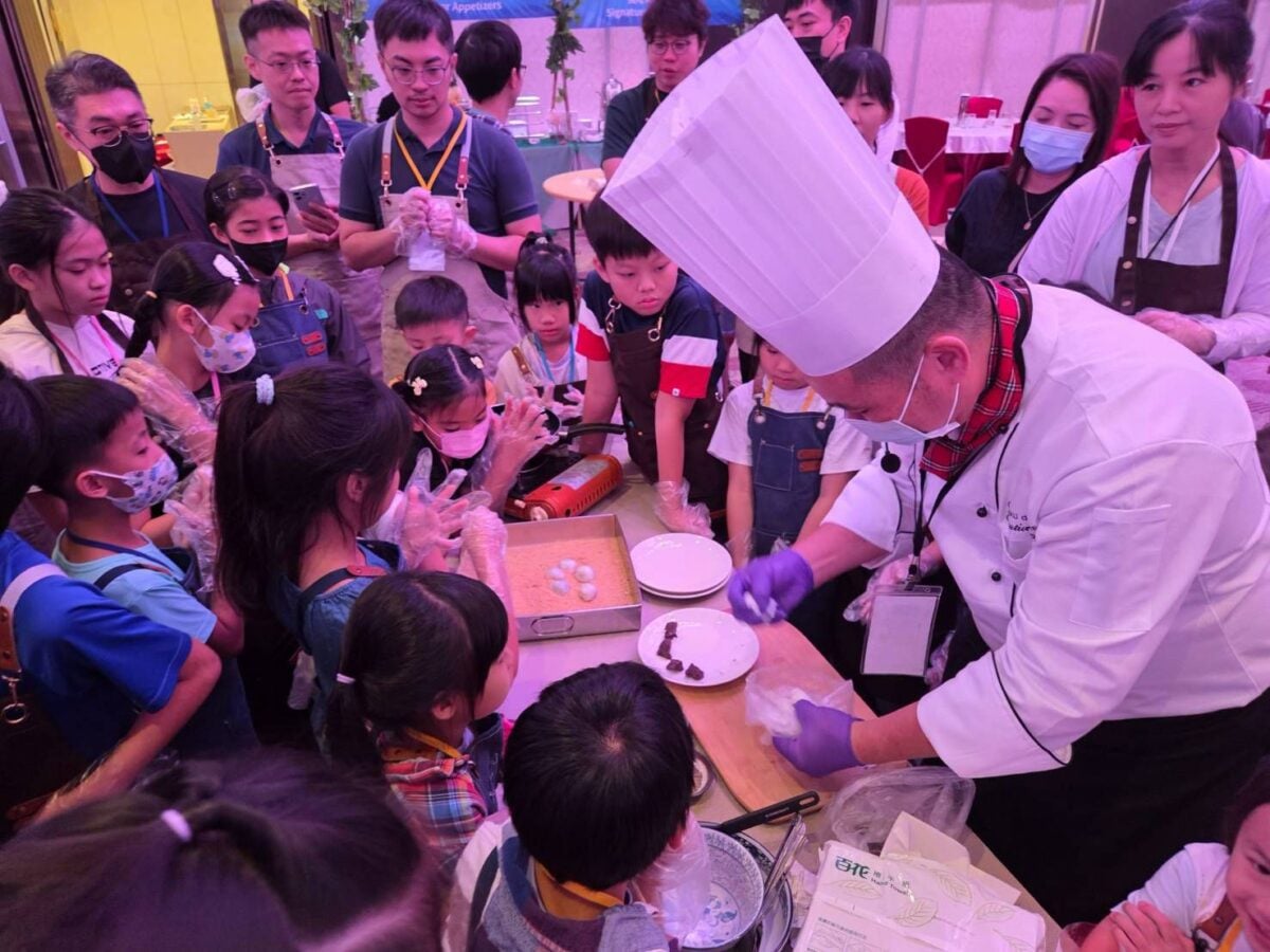 爸爸也能是五星主廚　高雄親子料理營用一道菜拉近親子距離
