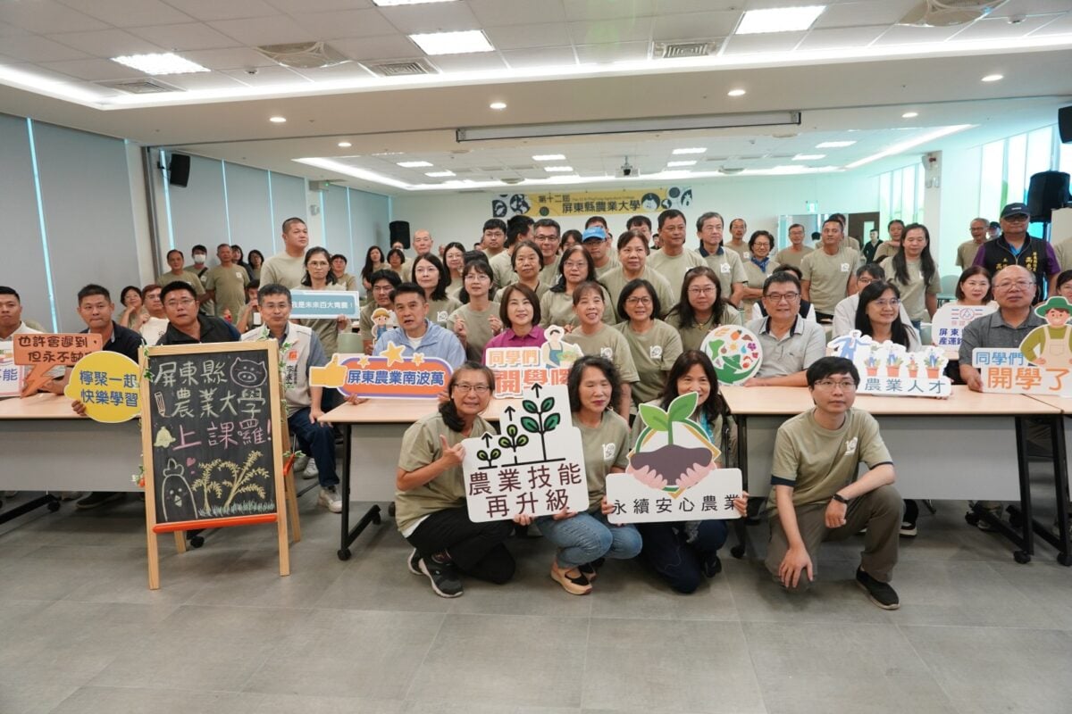 ▲屏東縣農業大學第十二屆開學典禮，近百位學員齊聚一堂。