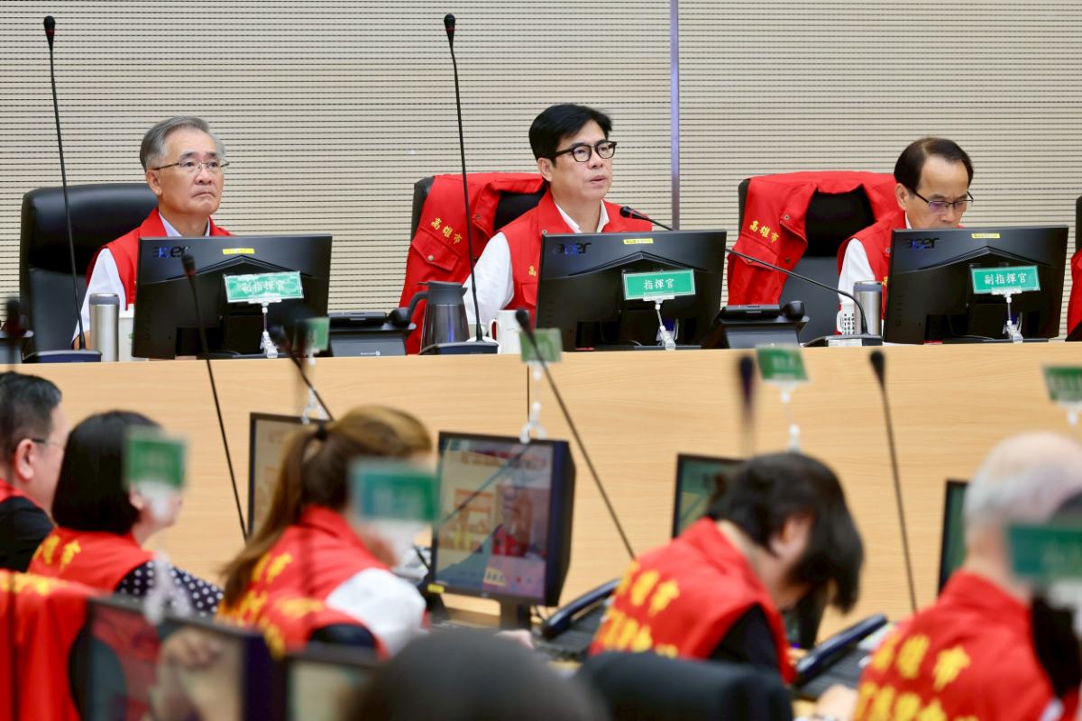 巴威颱風逼近！高雄11日停班停課　陳其邁坐鎮應變中心：山區、沿海全面戒備