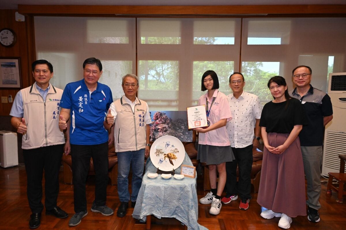 宜中周姵妤勇奪2026 WCC馬來西亞世界廚藝大賽銀牌　林茂盛親自接見表揚為台灣爭光
