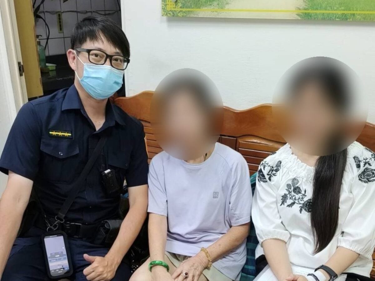▲員警聯繫上正在外焦急尋人的家屬,讓這場驚魂記平安落幕。