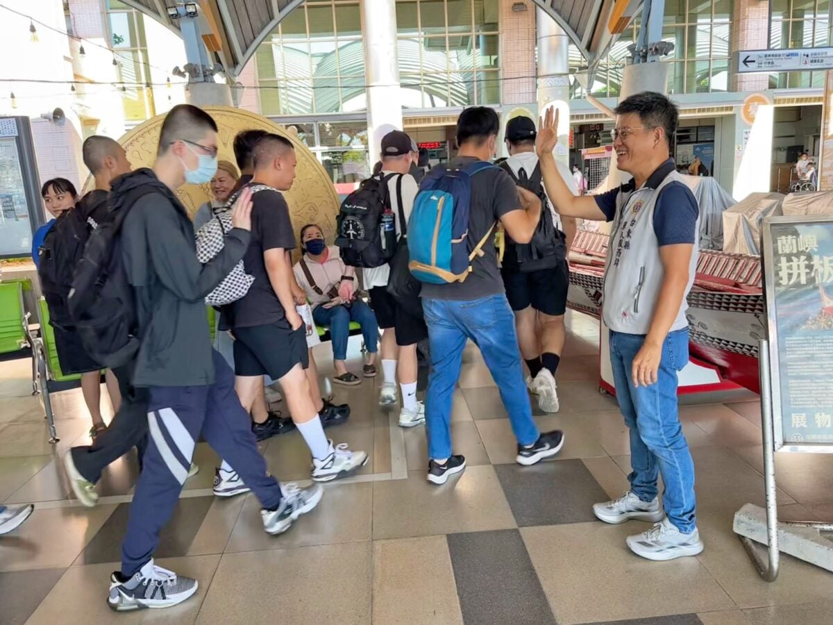 臺東陸軍補充兵役男入營報到　軍人服務站叮嚀祝福