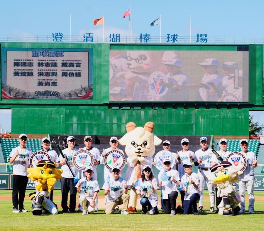 高醫體系首辦棒球家庭日　1700人齊聚寫下台鋼雄鷹主場單一體系進場最高紀錄