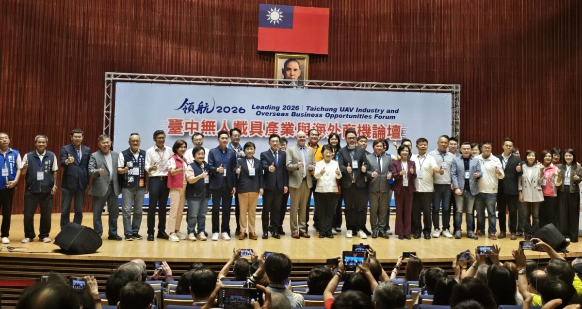 ▲台中市政府今(2)日攜手美國在台協會(AIT)共同主辦「領航2026|台中無人載具產業與海外商機論壇」,邀集官、學研單位及無人載具相關業者齊聚台中。(記者廖美雅拍攝)