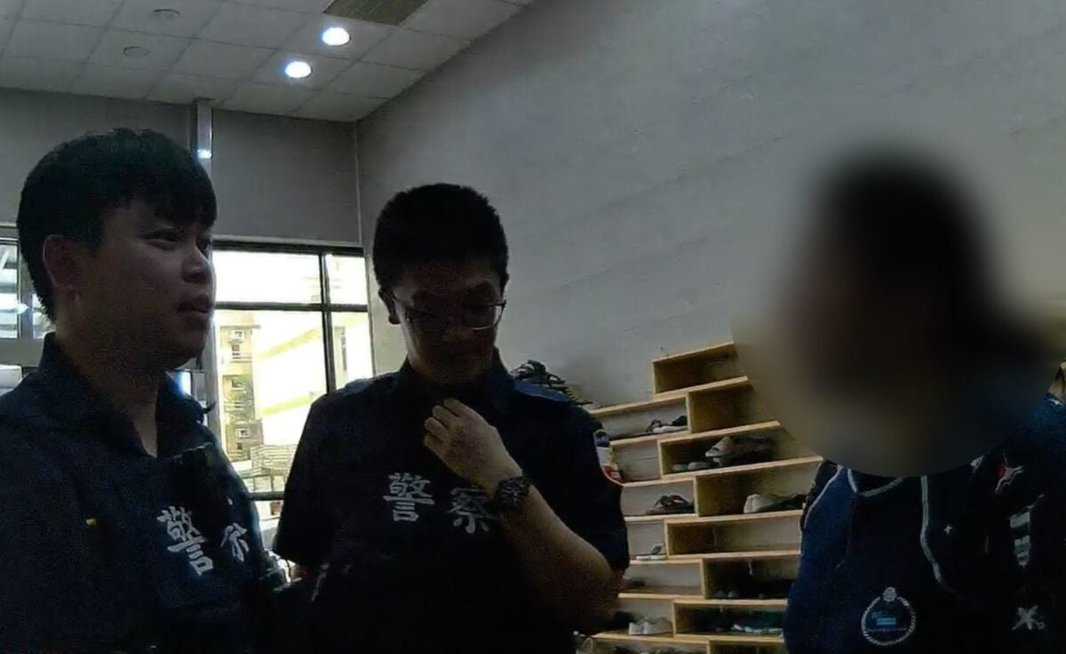 小泳士還沒下水先探險　警牽小手完成尋母任務
