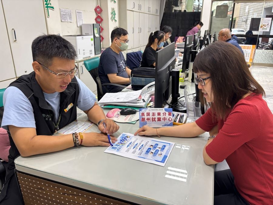 從零工到專業居服員　潮州就業中心雙計畫助攻青年翻轉職涯