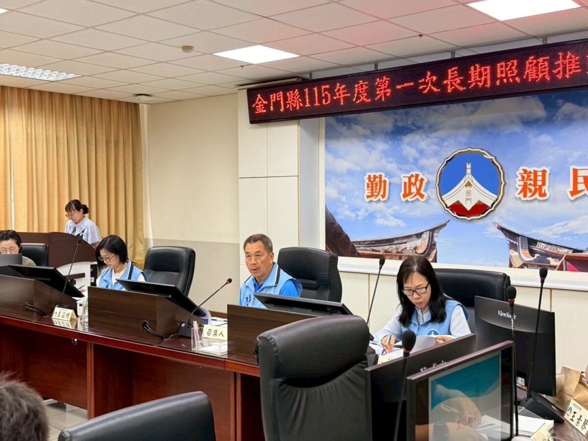▲衛生局長期照顧推動小組會議,由陳祥麟副縣長主持。